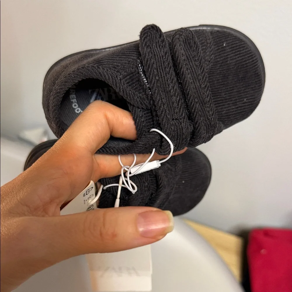 Zara Kids Black Hook-and-Loop Everyday Shoe! NWT. Size 20